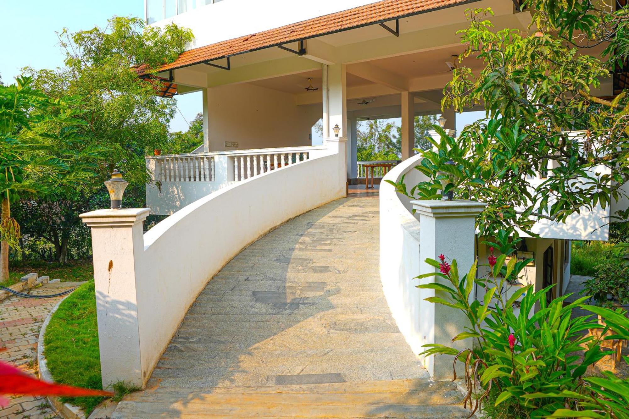 Bana The Wild Waters Hotel Muduvādi Buitenkant foto
